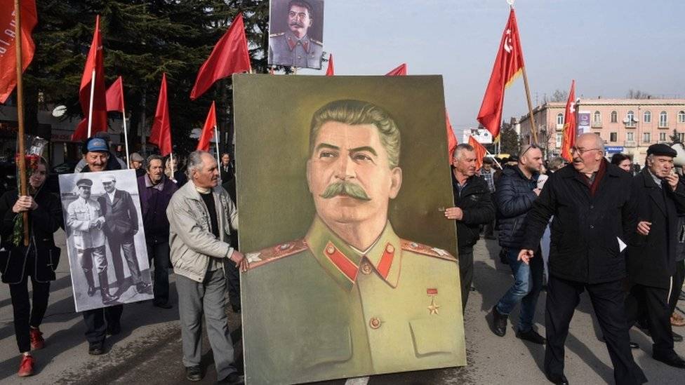 99672227stalinmarcha-3734d380666ed2c534f9ce6dd3527fb7.jpg