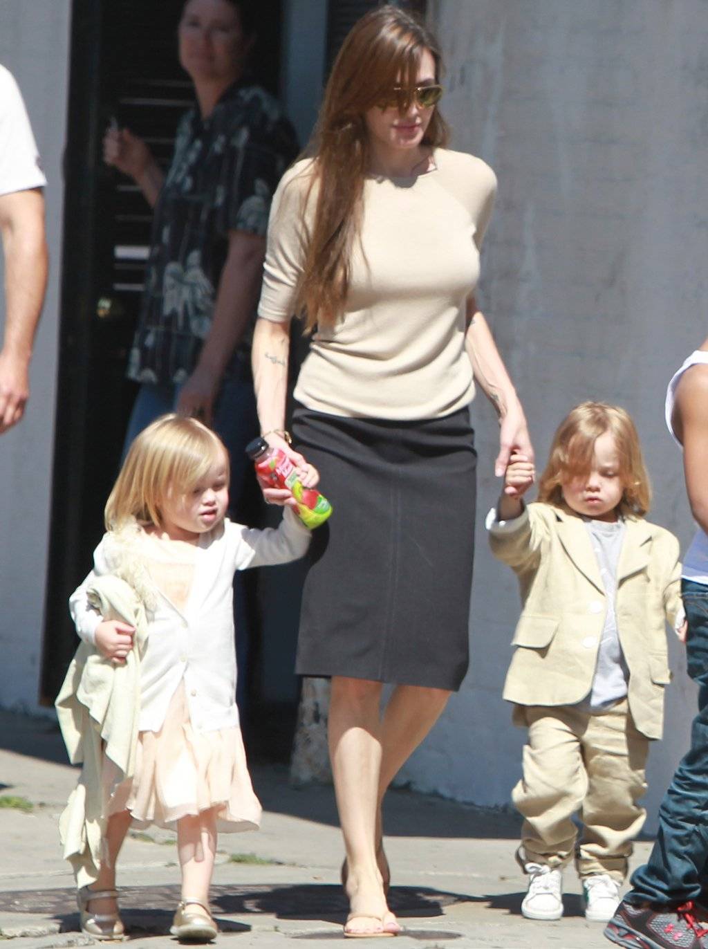 vivienne-marcheline-y-knox leon