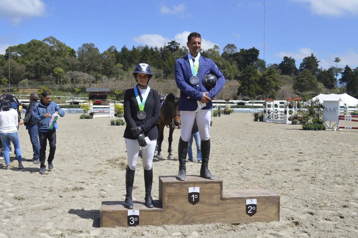 Los ganadores en el podio.
