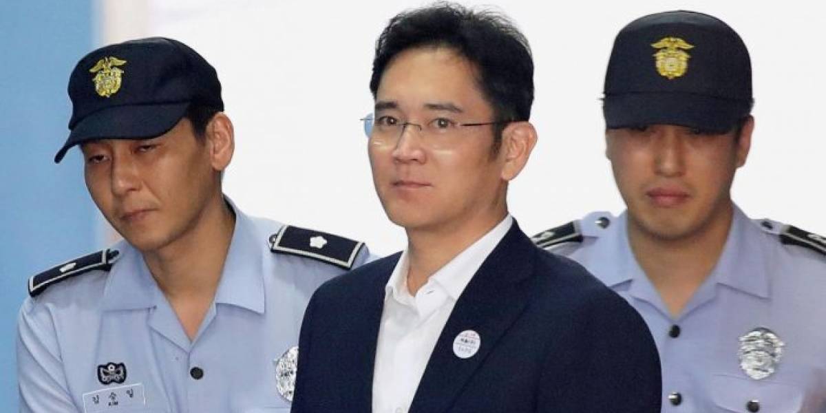 Vicepresidente de Samsung sale de prisión en Corea del Sur