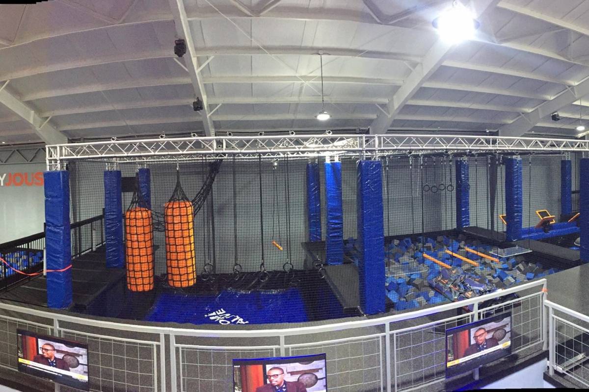 Sky Zone abre sus puertas con canchas de trampolines y actividades para