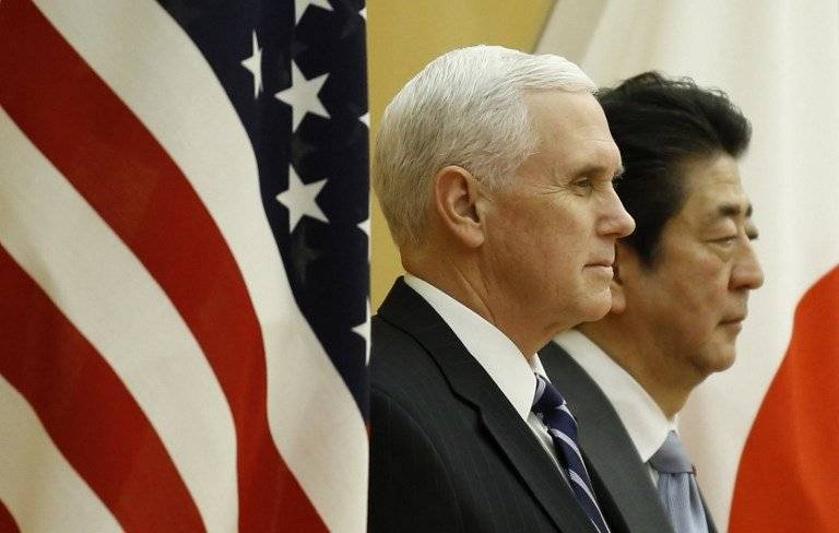 Mike Pence y Shinzo Abe