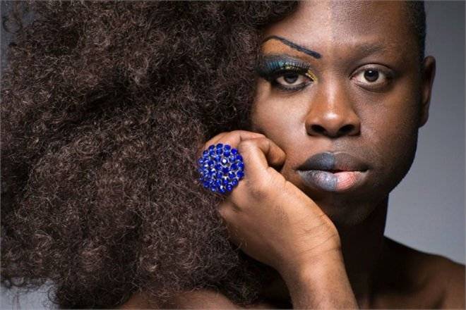 dragqueenskittinwithawhip.jpg