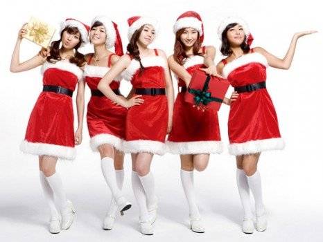 wondergirlschristmas466x350.jpg