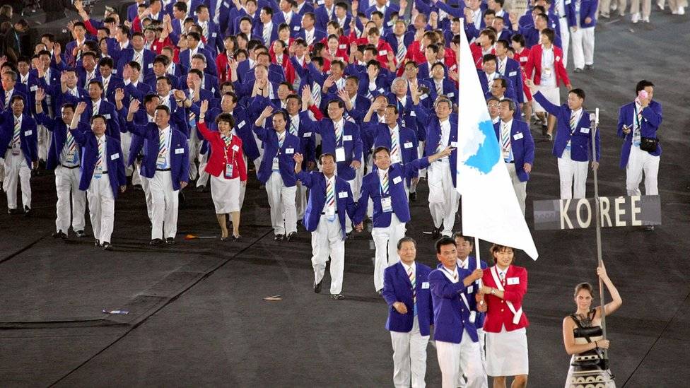 Coreias Equipes das Coreias do Sul e do Norte marcharam juntas na Olimpíada de Atenas