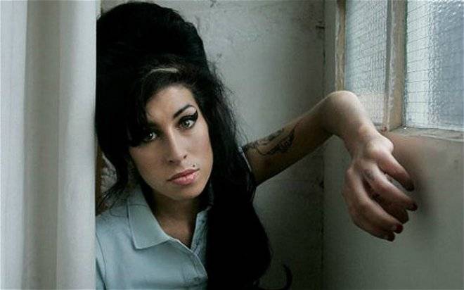 amywinehouse2344218b.jpg