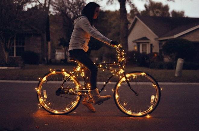 bikecoolgirllightfavim.jpg