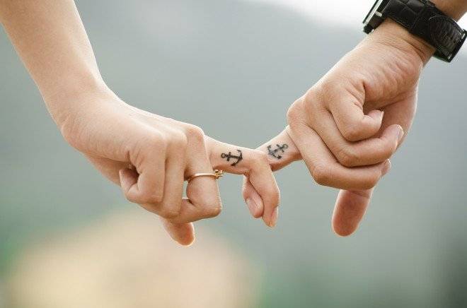 hands4379681920660x650-1.jpg