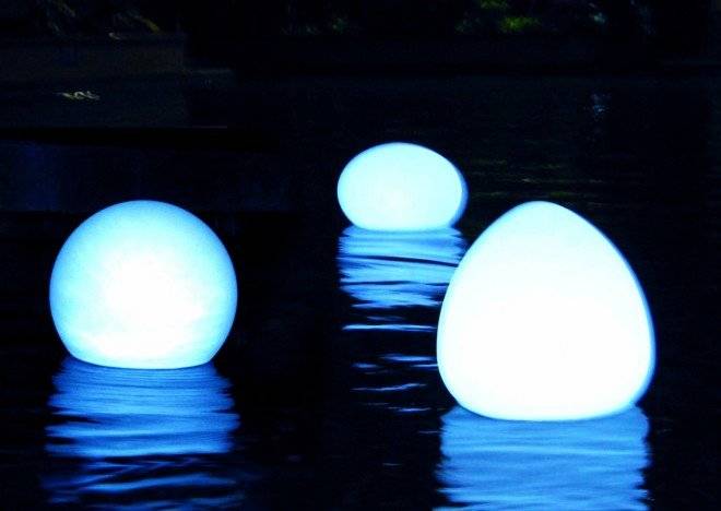 Ilumina tu patio y jardín con lámparas solares - Belelú | Nueva Mujer