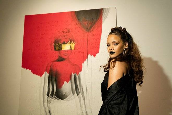 rihannarevealsantiartwork2015.jpg