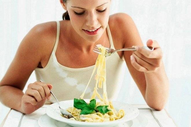 womaneatingpasta660x650.jpg