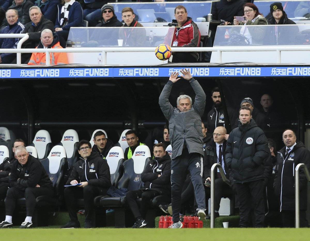 Mourinho puso en riesgo el subliderato de su equipo.