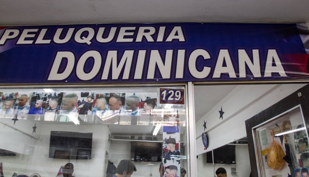 Dominicanos llevan el arte de pelar