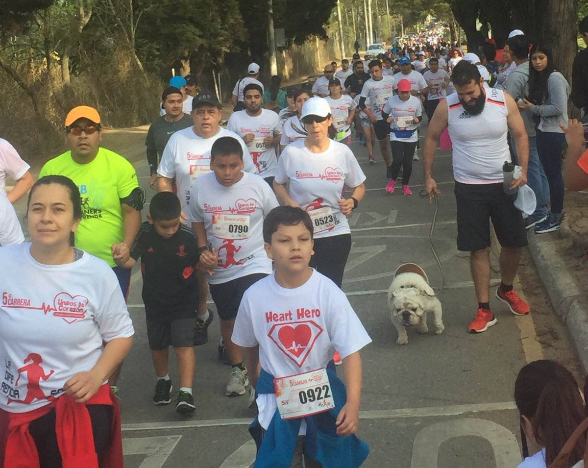 Niños, familias y mascotas fueron parte del evento.