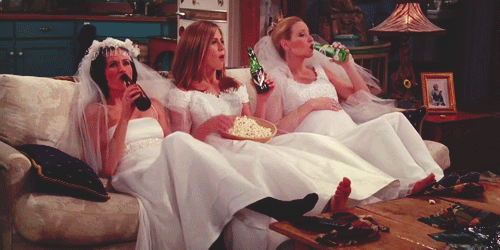 20140918friendsmonicarachelphoebeinweddinggownsthumb.gif