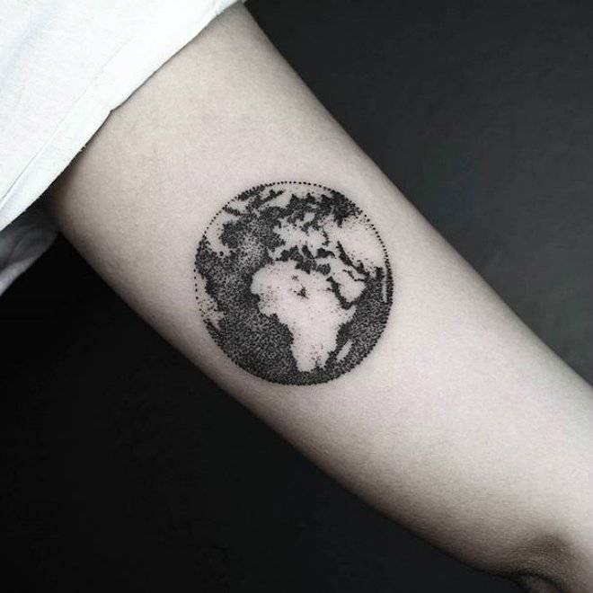 6119000geometrictattoosthatcombinefinelinestc1d3b041.jpg