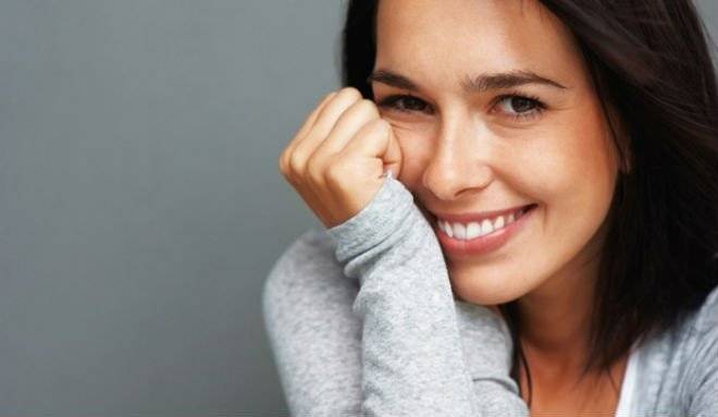 620360smilingshywoman660x650.jpg