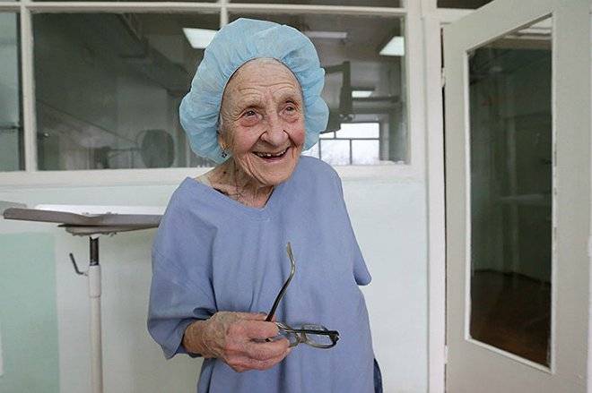 89yearoldsurgeonallailyinichnalevushkina13.jpg