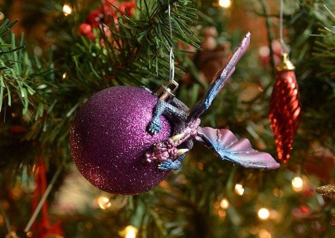 aeliapetrodragonbaubles10660x650.jpg