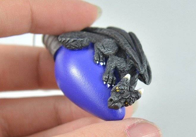 aeliapetrodragonbaubles15660x650.jpg