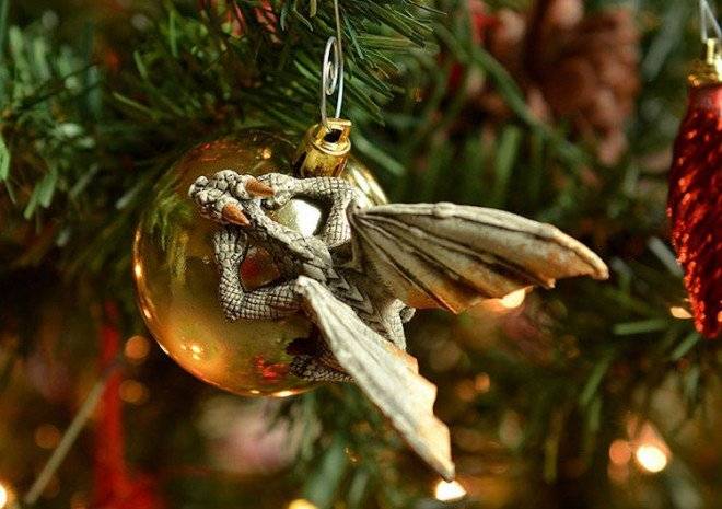 aeliapetrodragonbaubles2660x650.jpg