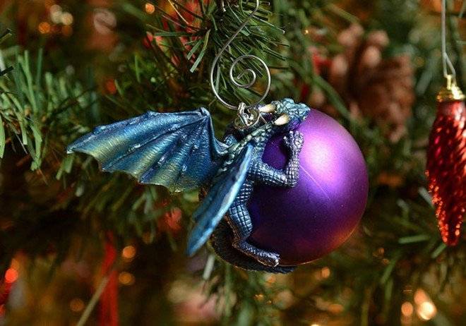 aeliapetrodragonbaubles3660x650.jpg