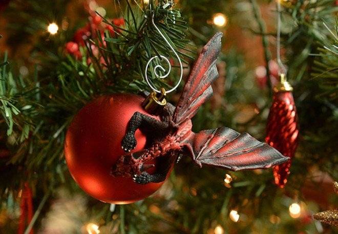 aeliapetrodragonbaubles4660x650.jpg