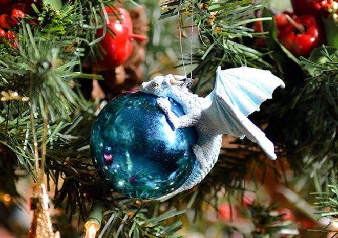aeliapetrodragonbaubles6660x650.jpg