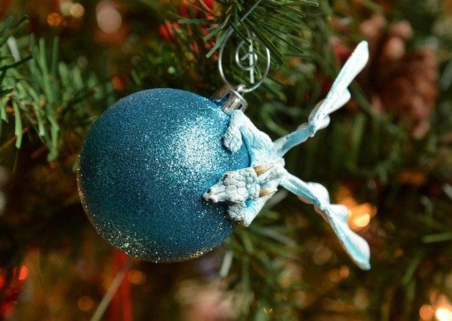 aeliapetrodragonbaubles8660x650.jpg