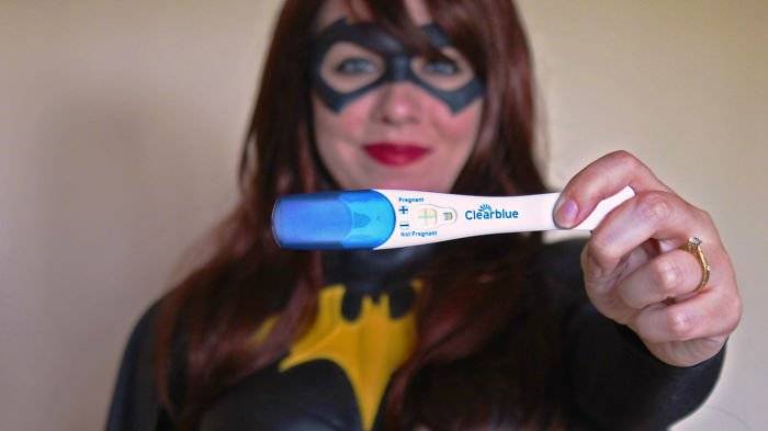 batmanbatwomanpregnancyannouncementphotoocularis01458fdc0ad54af0700.jpg