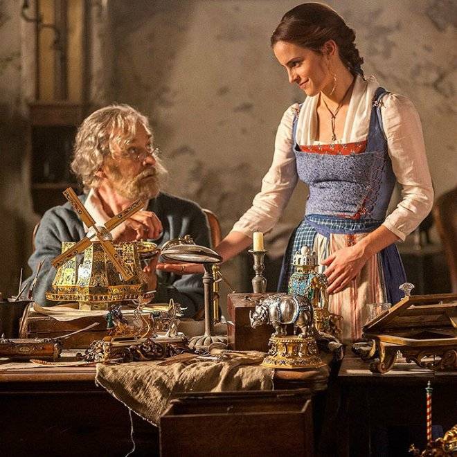 bellegolddressemmawatsonbeautyandthebeast11.jpg