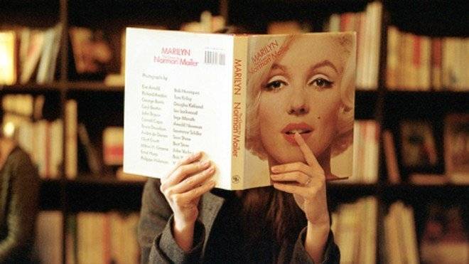 bookcameracoolgirljuhwasherelibraryfavim660x650.jpg