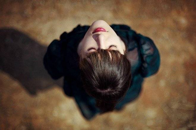breathcutefashiongirllipistickmeditationfavim660x650.jpg