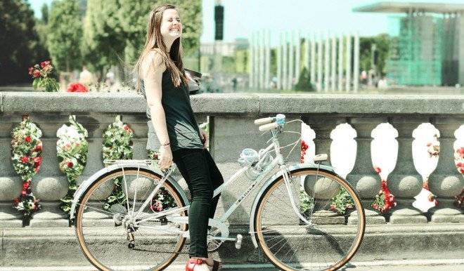 chicaenbicicleta660x650-2.jpg