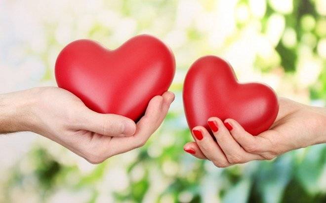 couplehandholdingheart1680x1050660x650.jpg