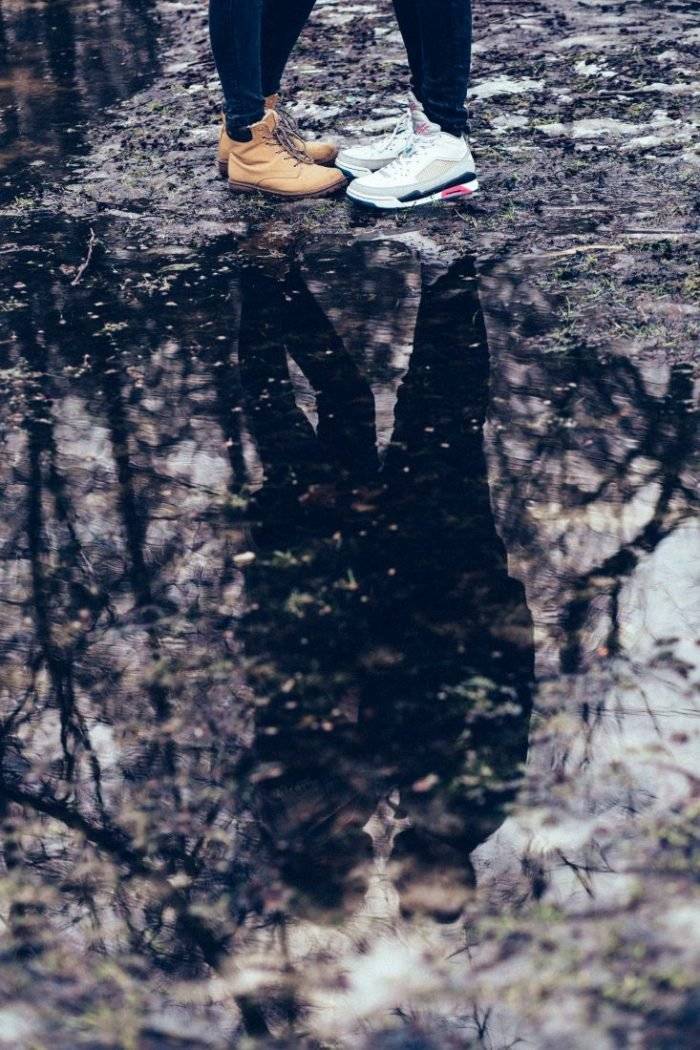 couplereflectioninapuddle733x1100700x1050.jpg