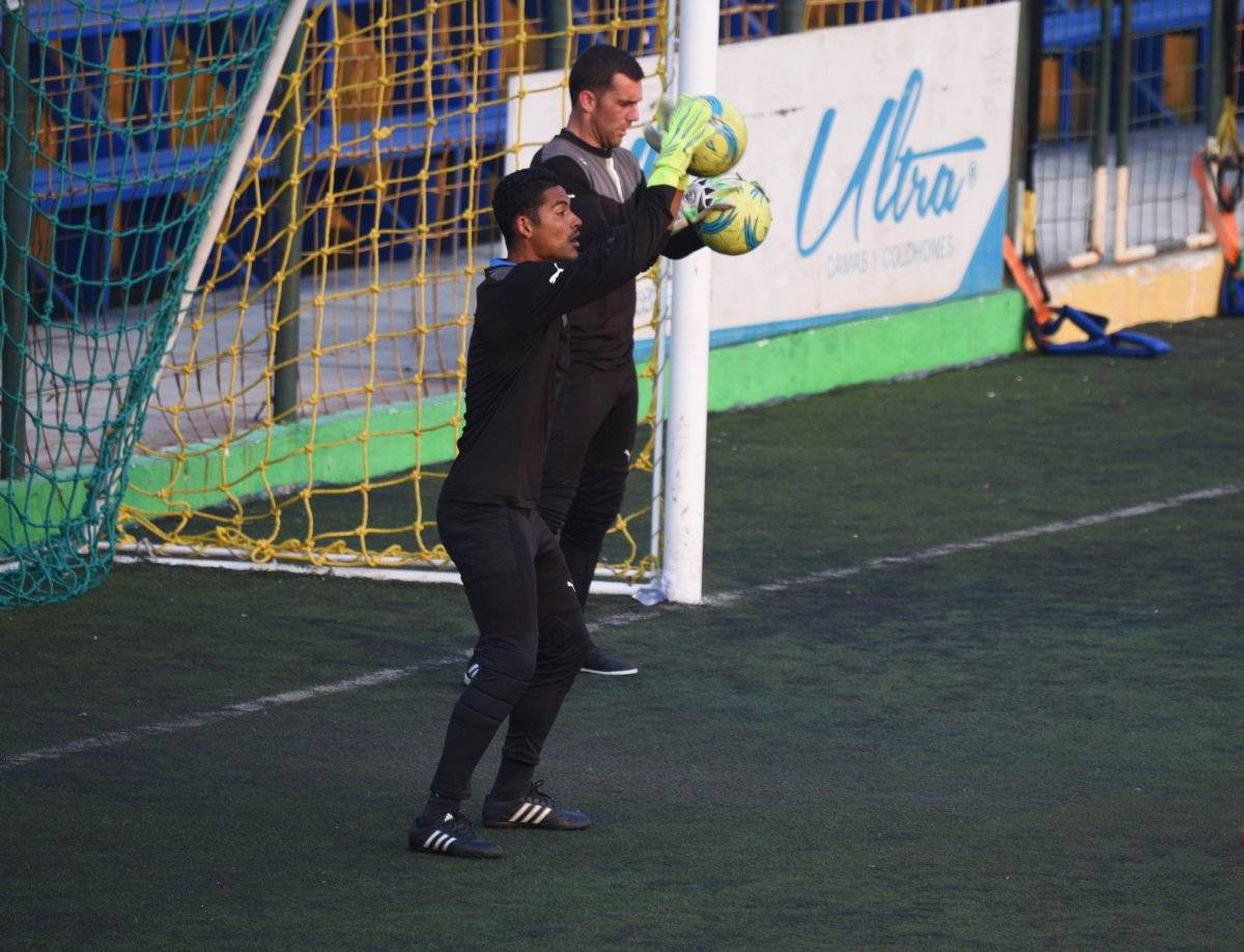 Fredy Pérez puede entrenar con toda normalidad.