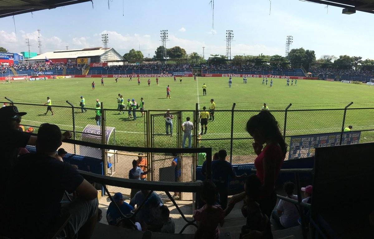 La afición de Suchi sigue apoyando a su equipo que está al borde del descenso.