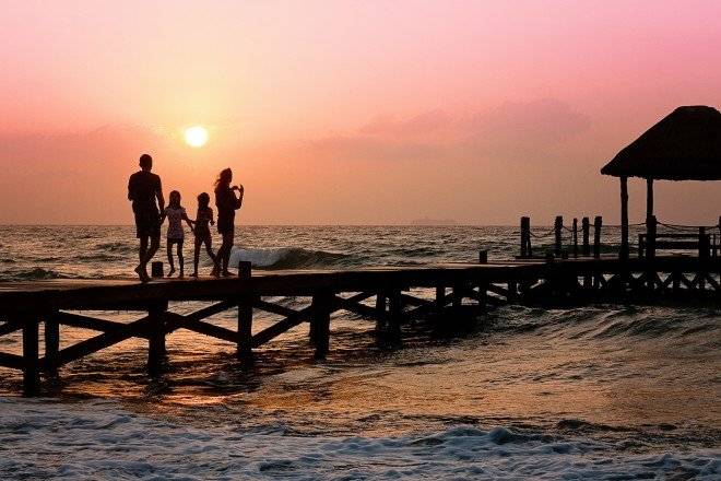 family5915791920660x650.jpg
