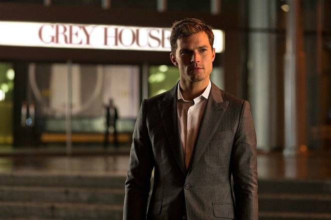 fiftyshadesdarker9.jpg