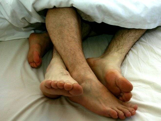 gaycoupleinbed660x650-1.jpg