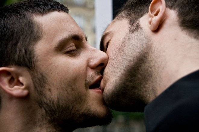 gayisraelkiss660x650.jpg