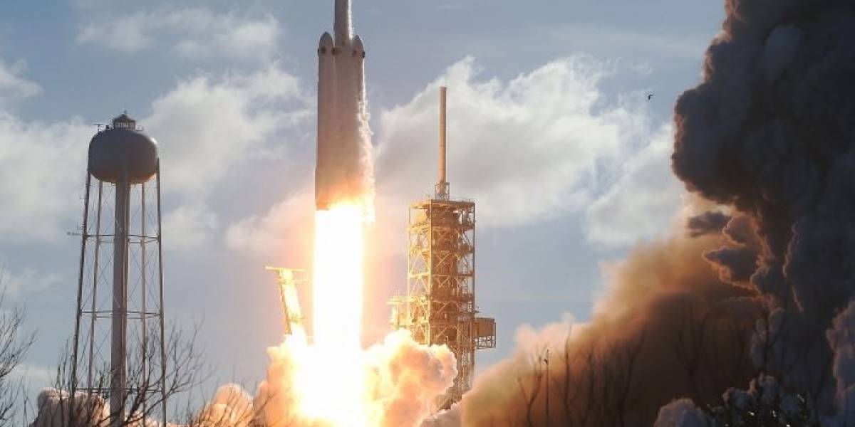 El Falcon Heavy dejó ver su estela de combustión en algunas partes de México