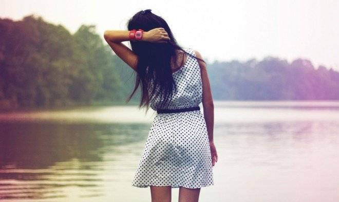 girlalone660x650.jpg