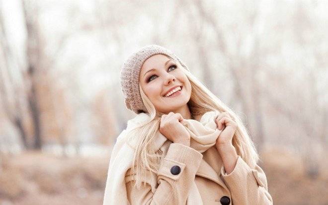 happylaughingyoungblondwoman2560x1600660x650.jpg