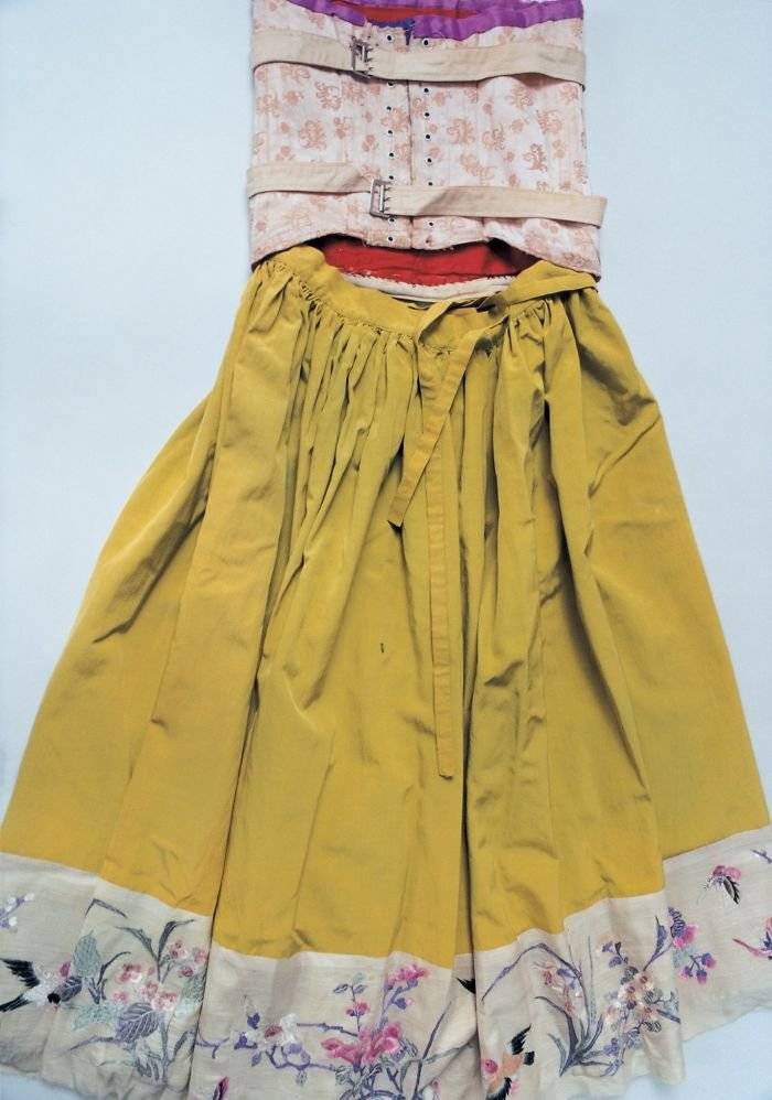hiddenfridakahlowardrobeishiuchimiyako1058f488acb7c91jpeg700.jpg