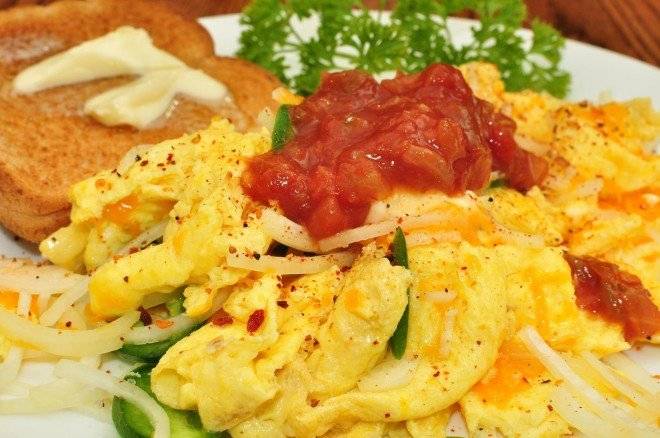 huevosconsalsaroja660x650.jpg