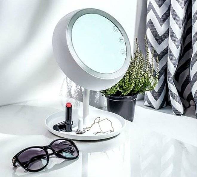 junosmartmakeupmirror1.jpg
