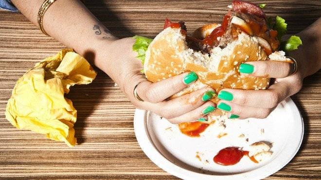 oyoungpeoplejunkfoodfacebook660x650.jpg