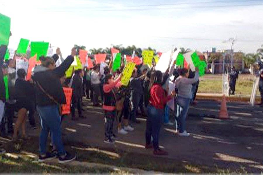 Protestan familiares de los reos en el Cefereso 2 de Puente Grande